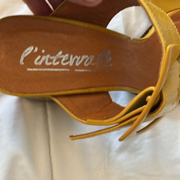 L'intervalle Blocked Heel Sandals. Mustard color Size 38 Euro Size 7.5 US. - Picture 4 of 13